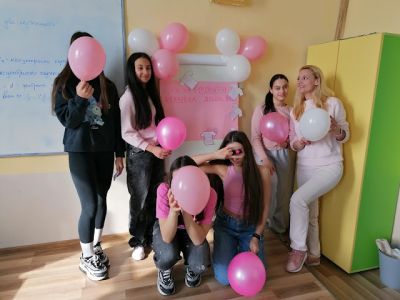 Ден на розовата фланелка - "Неслучайна среща" в розово  10