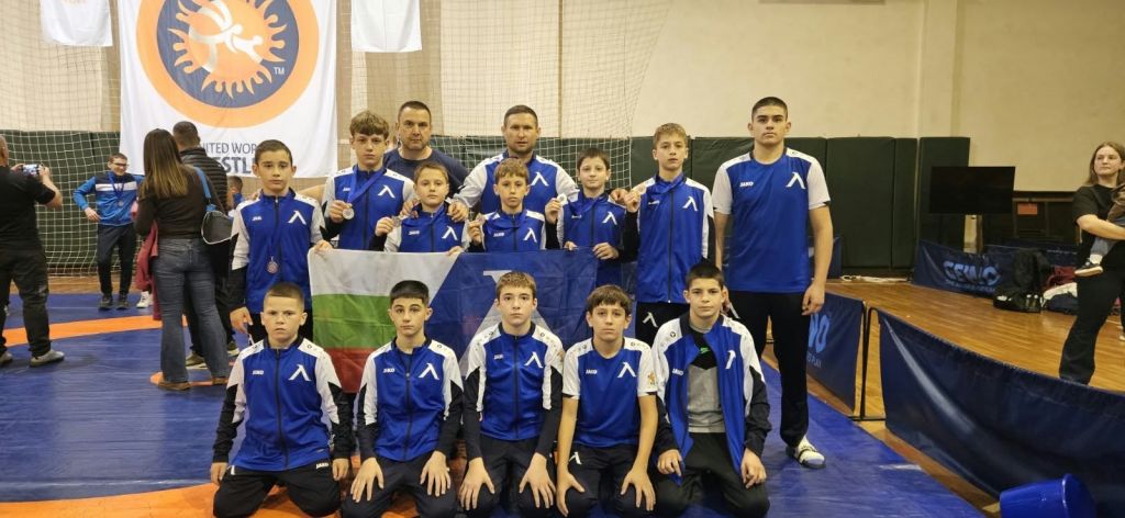 Медали от международен турнир по борба в град Каниджа - голяма снимка